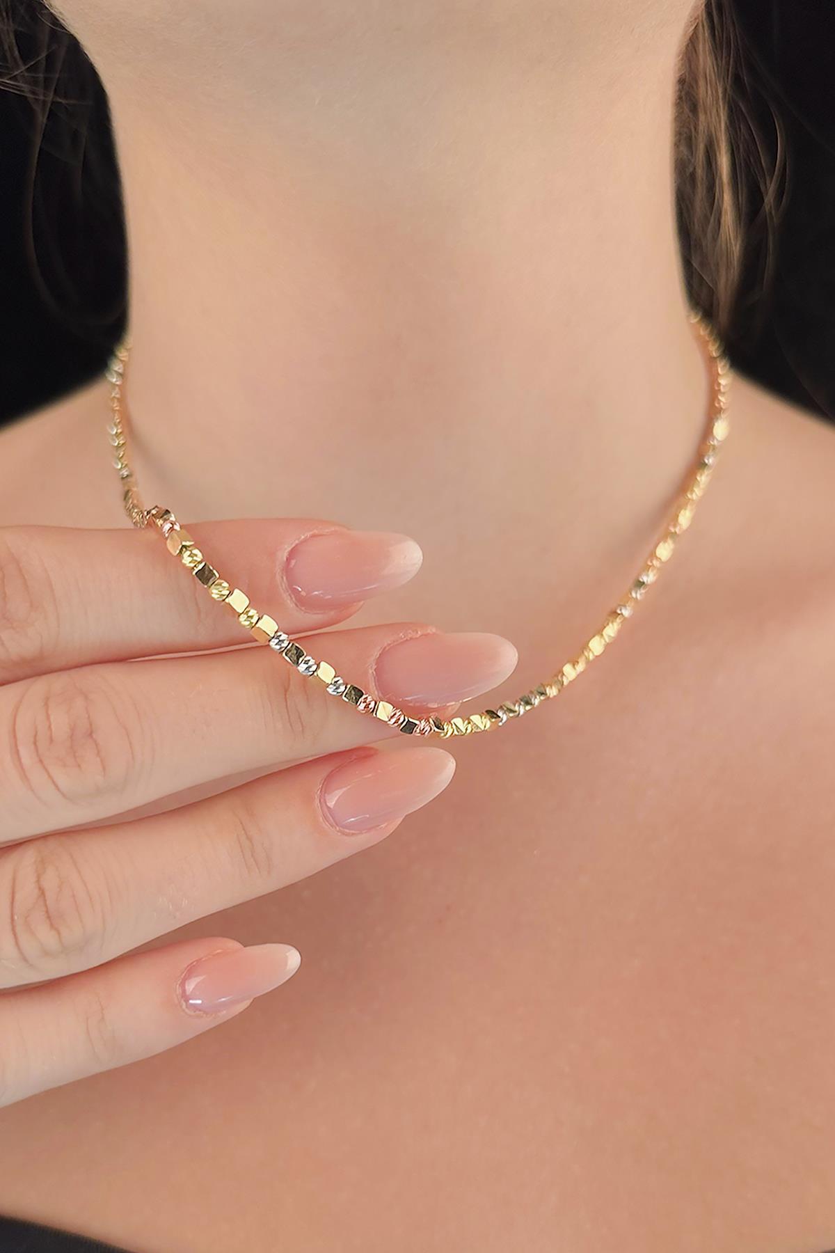 14 Ayar Altın Renkli Dorika Top Detaylı Küp Kolye - Fiyonk Kuyumculuk (1)