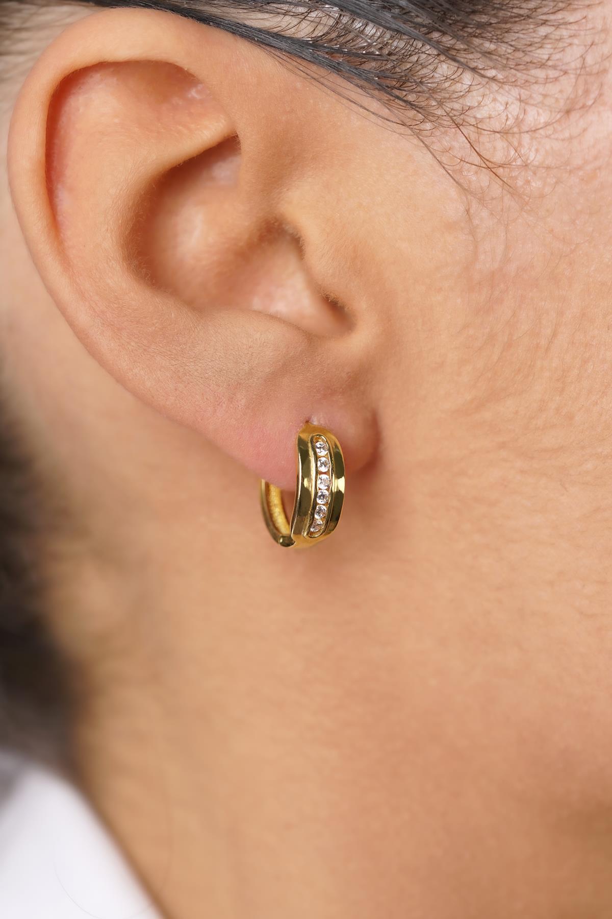 14 Ayar Altın Sıralı Işıltılı Taşlı Halka Küpe - Fiyonk Kuyumculuk (1)