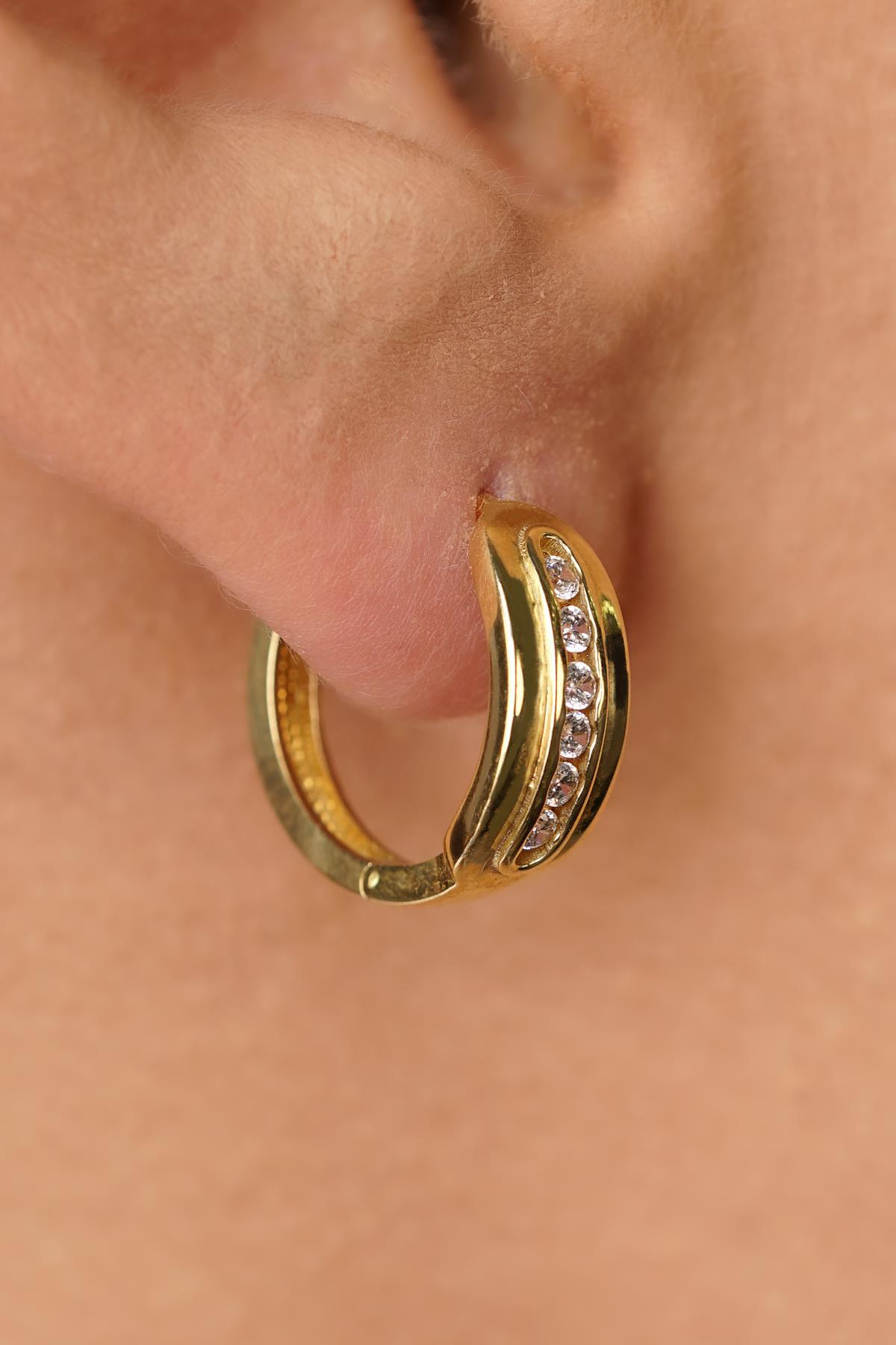 14 Ayar Altın Sıralı Işıltılı Taşlı Halka Küpe - Fiyonk Kuyumculuk (1)