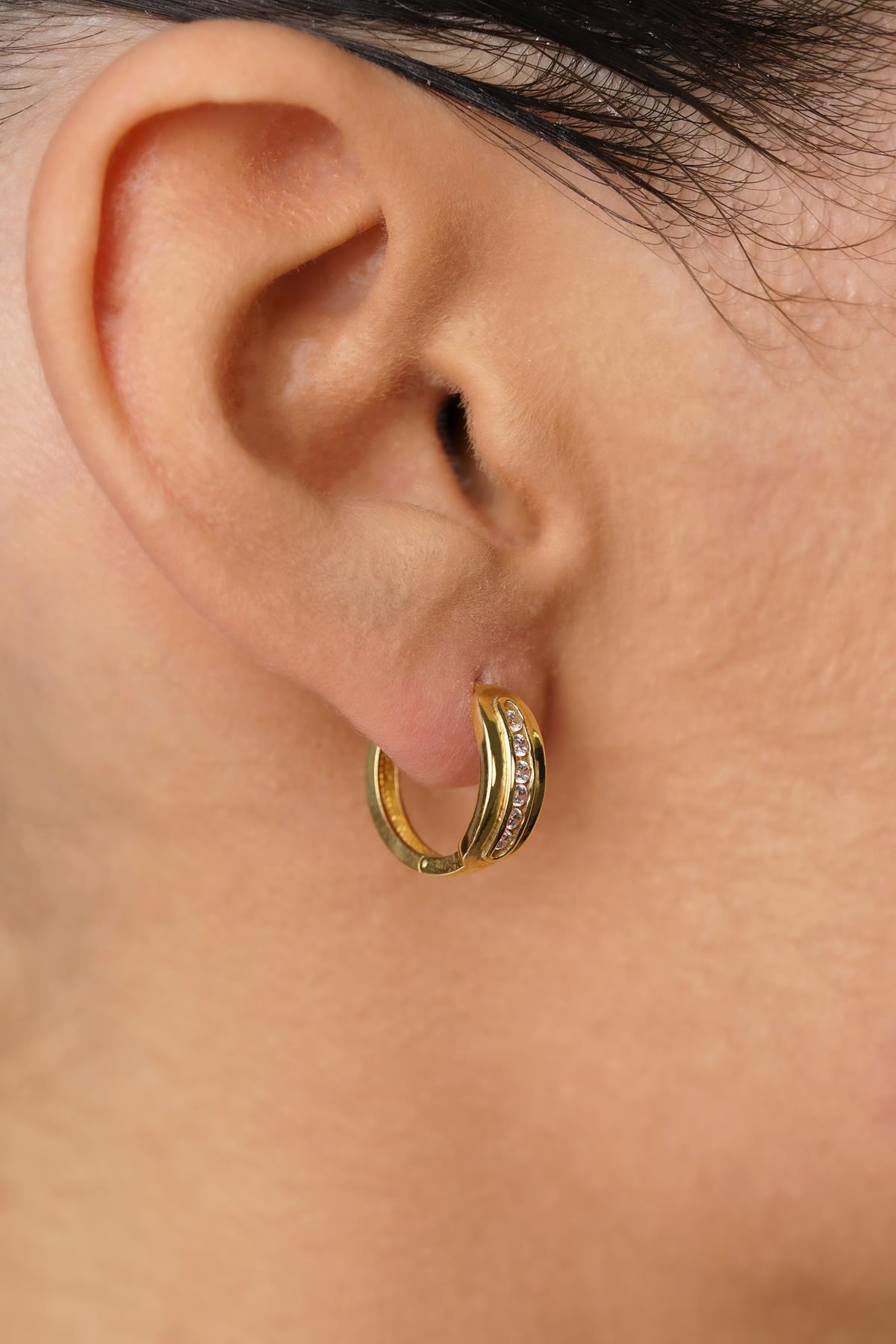 14 Ayar Altın Sıralı Işıltılı Taşlı Halka Küpe - Fiyonk Kuyumculuk (1)