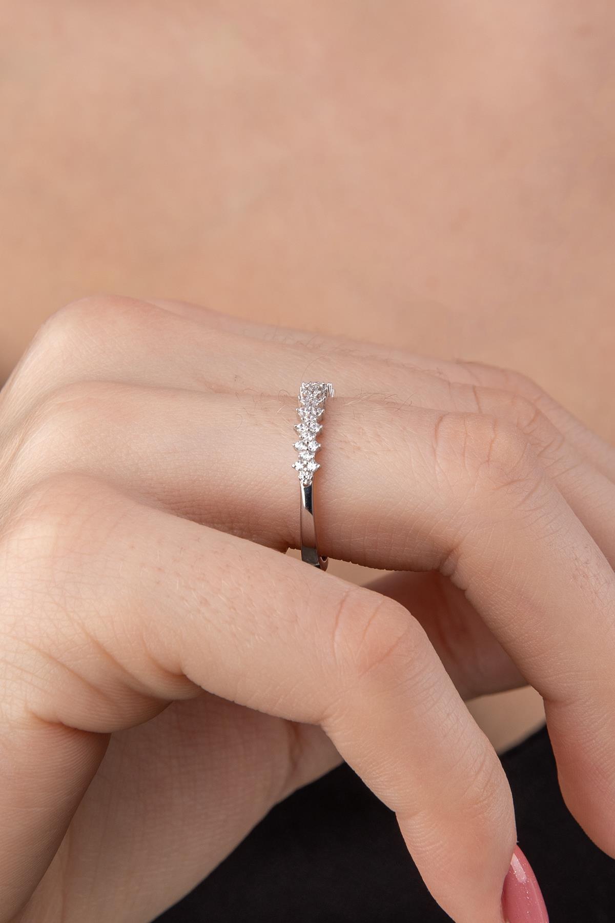 14 Ayar Altın Taş Dizisi Yüzük - Fiyonk Kuyumculuk (1)