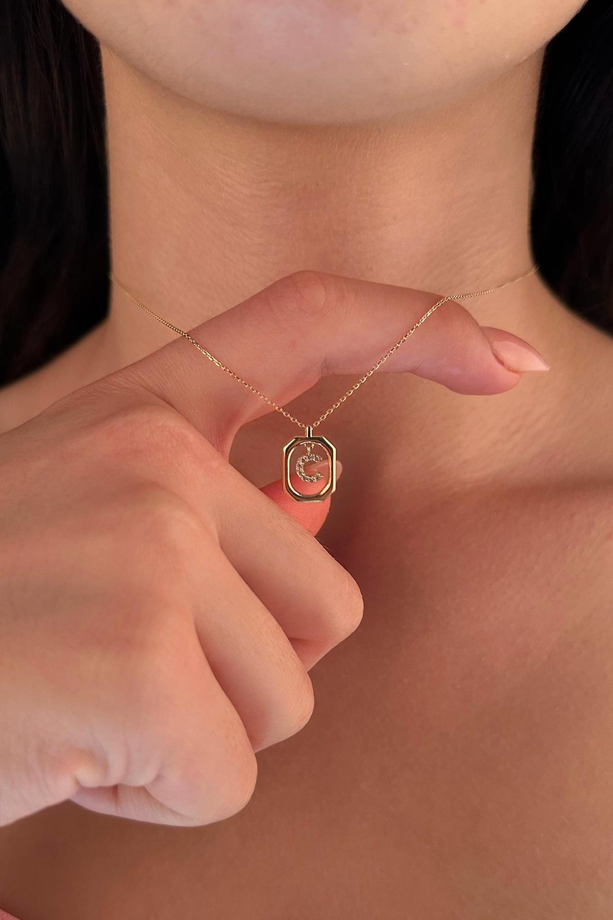 14 Ayar Altın Taşlı C Harfli Kolye - Fiyonk Kuyumculuk (1)