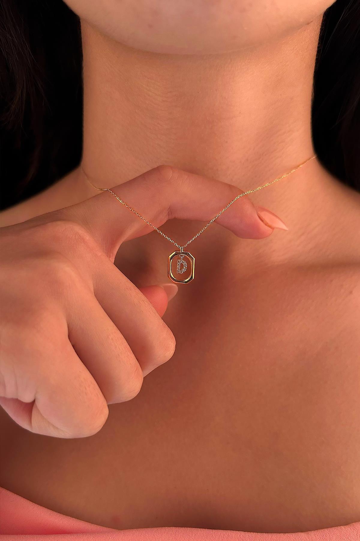 14 Ayar Altın Taşlı D Harfli Kolye - Fiyonk Kuyumculuk (1)