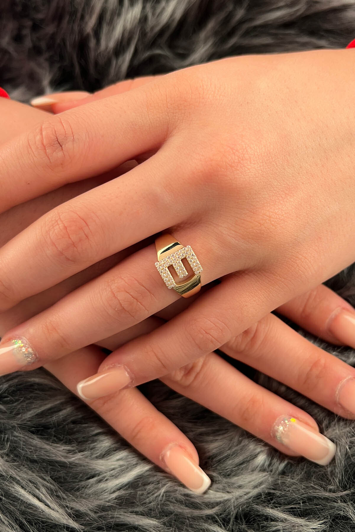 14 Ayar Altın Taşlı E Harfli Yüzük - Fiyonk Kuyumculuk (1)