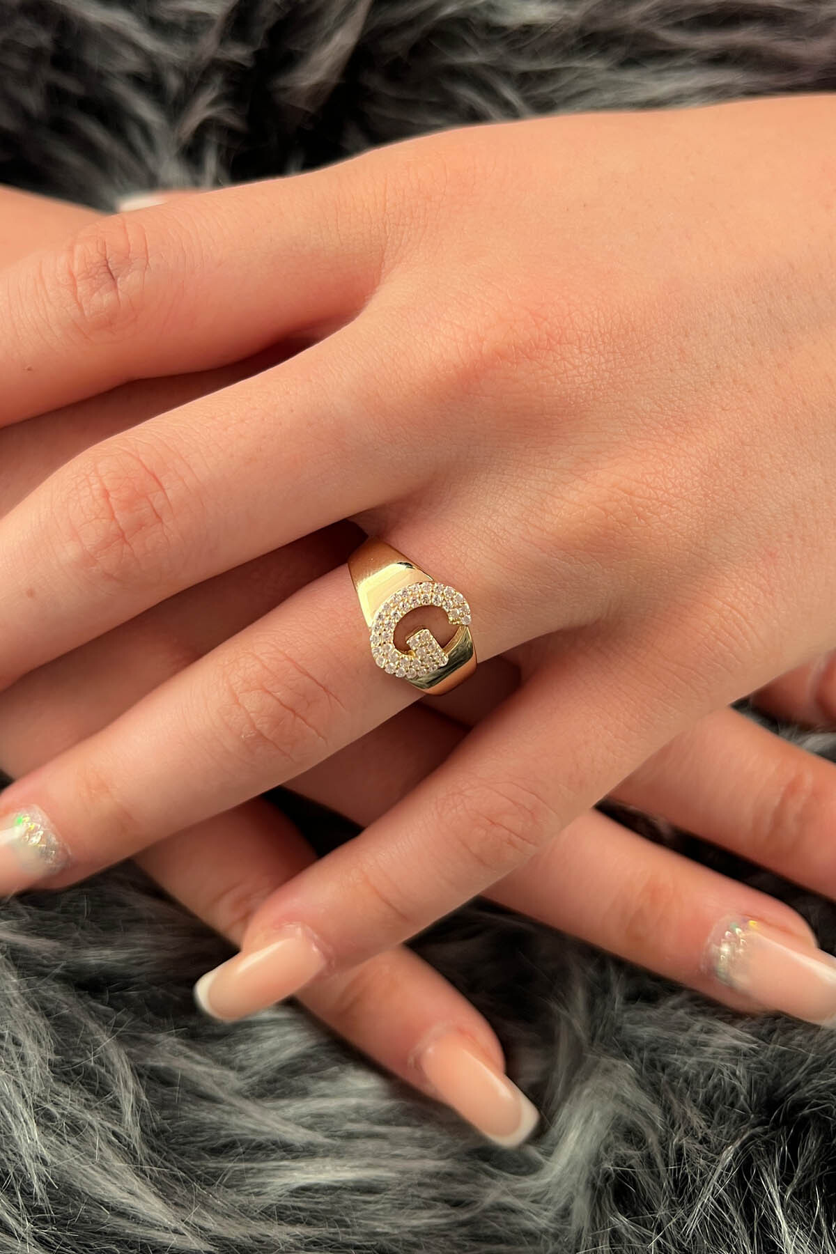 14 Ayar Altın Taşlı G Harfli Yüzük - Fiyonk Kuyumculuk (1)