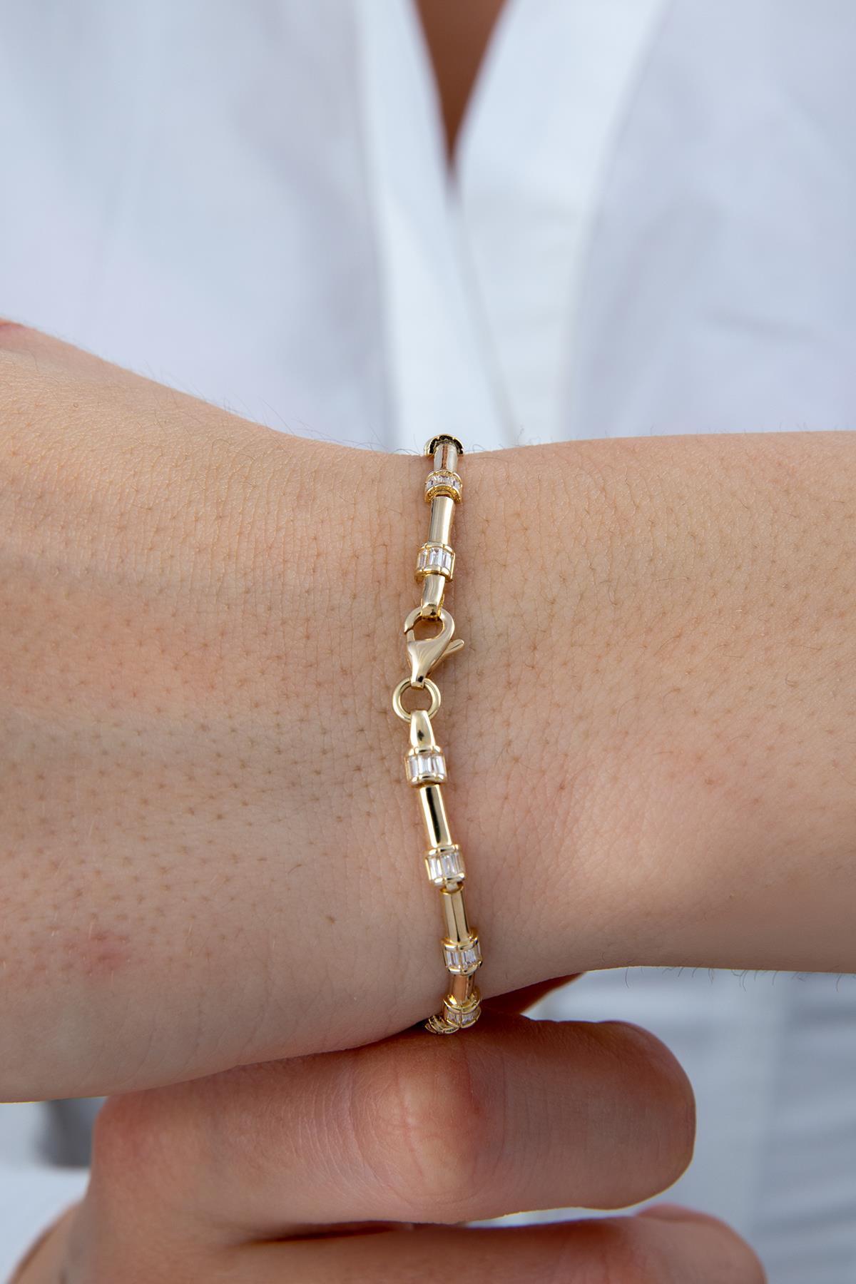 14 Ayar Altın Taşlı İnce Oval Modern Bileklik - Fiyonk Kuyumculuk (1)