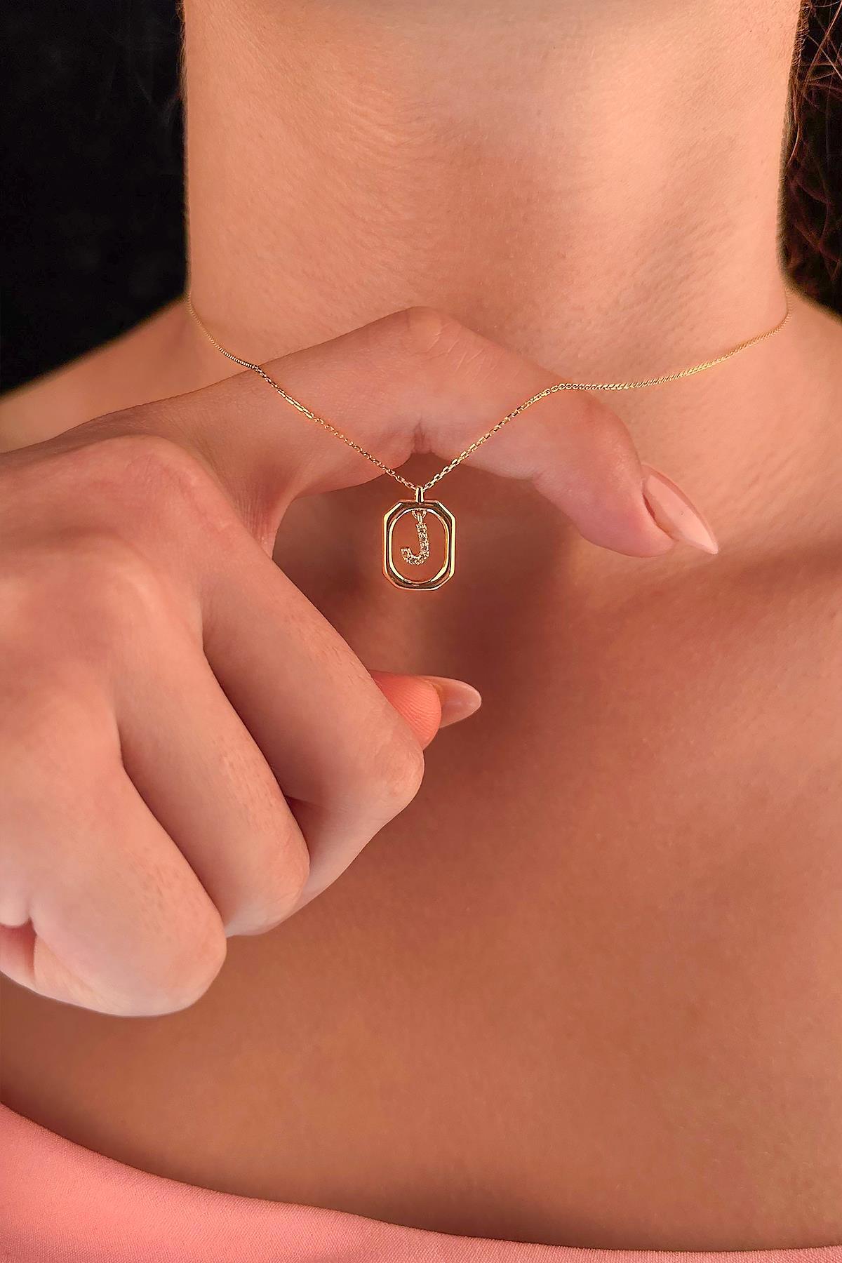 14 Ayar Altın Taşlı J Harfli Kolye - Fiyonk Kuyumculuk (1)