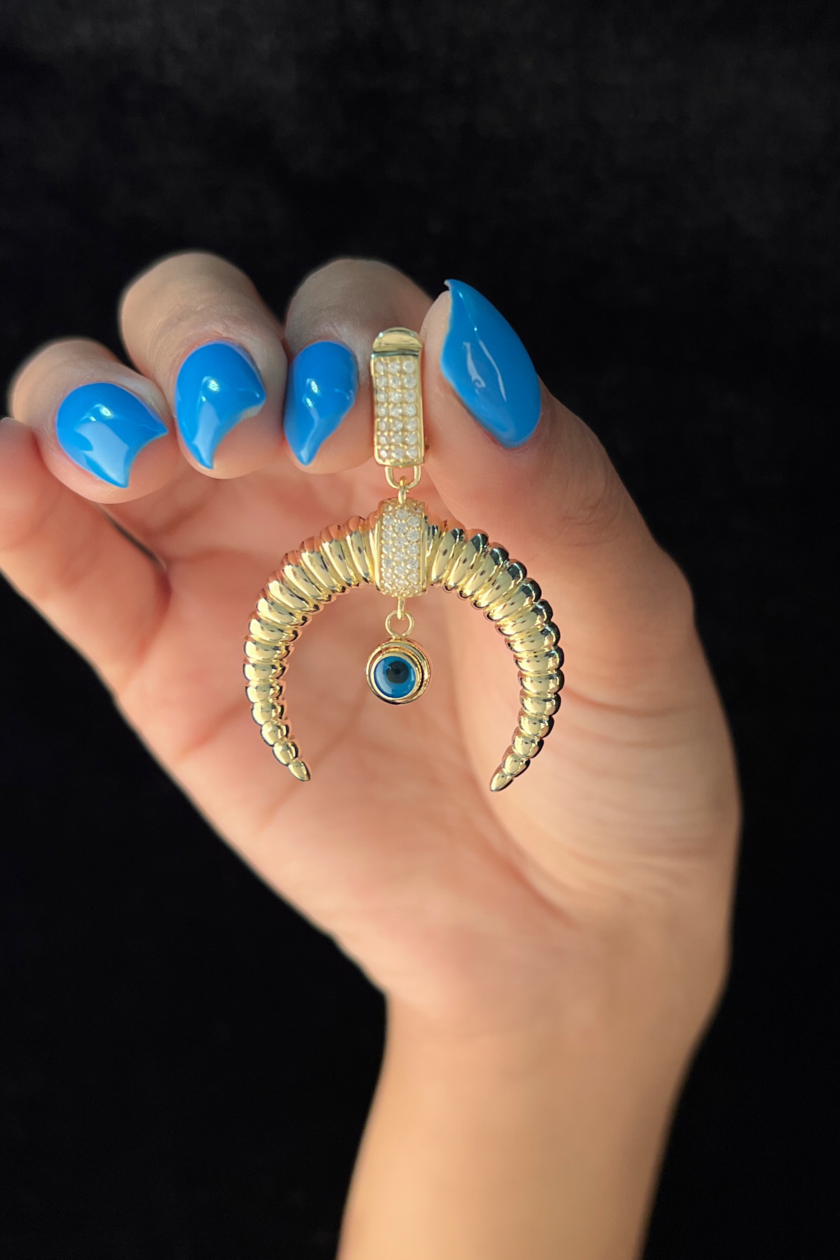 14 Ayar Altın Taşlı Kilitli Göz Detaylı Ters Ay Büyük Kolye Ucu - Fiyonk Kuyumculuk