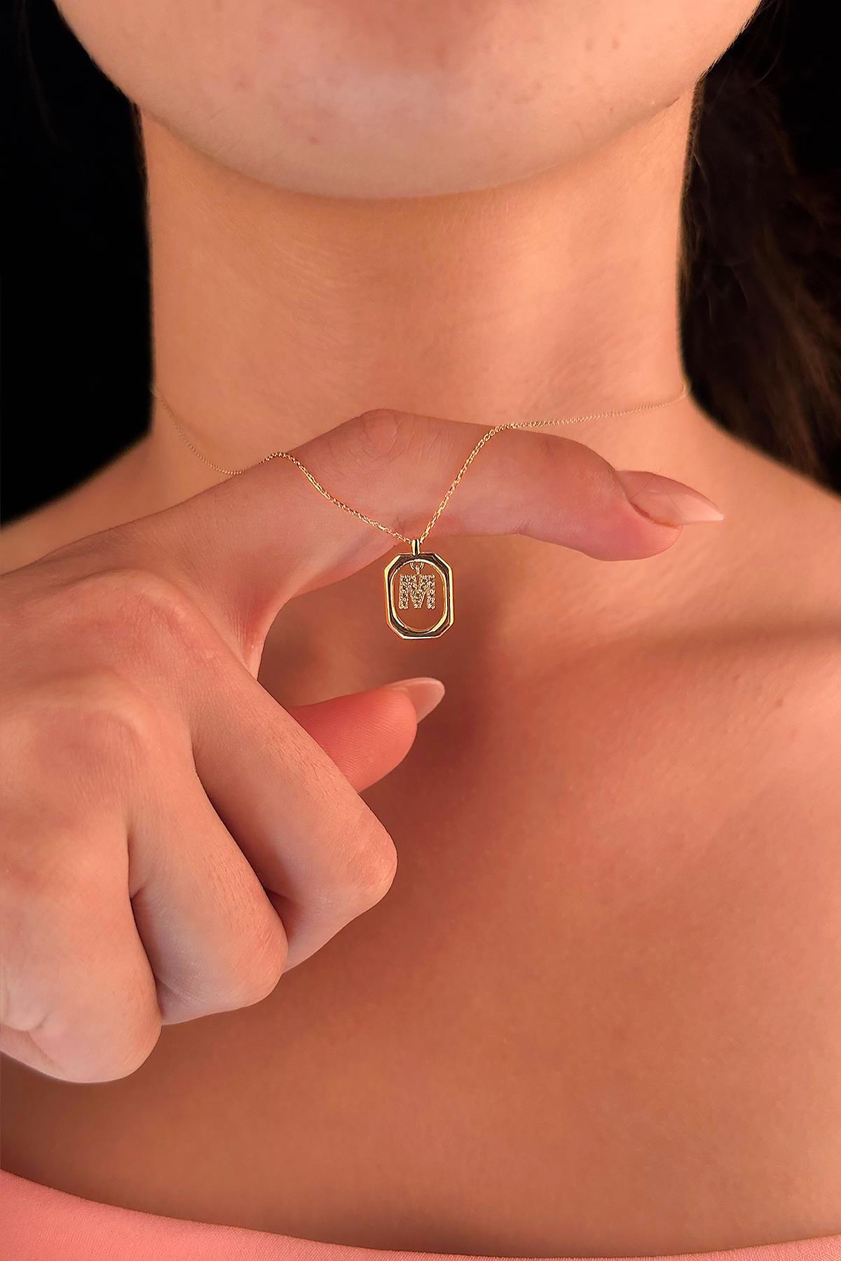 14 Ayar Altın Taşlı M Harfli Kolye - Fiyonk Kuyumculuk (1)