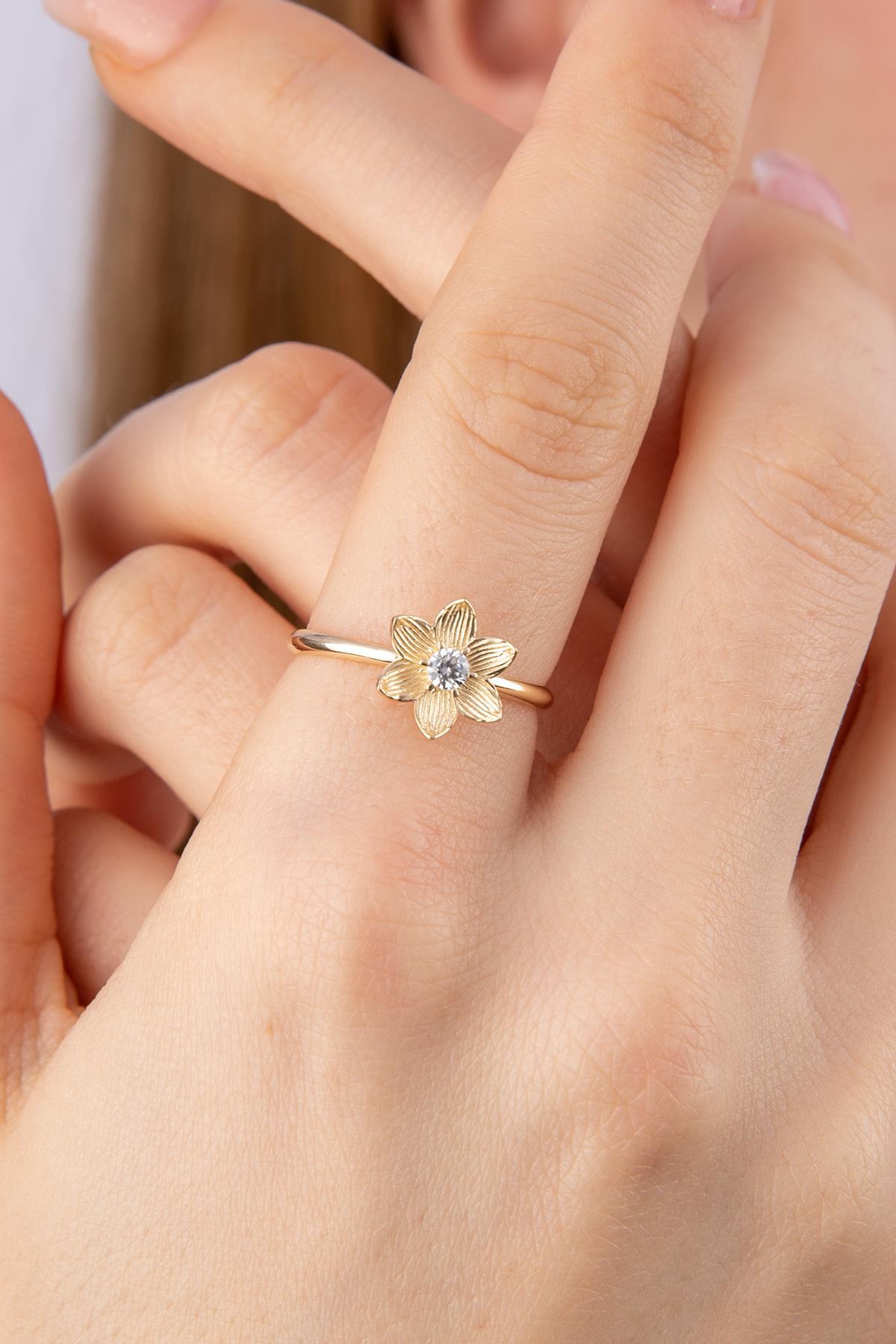 14 Ayar Altın Taşlı Manolya Yüzük - Fiyonk Kuyumculuk