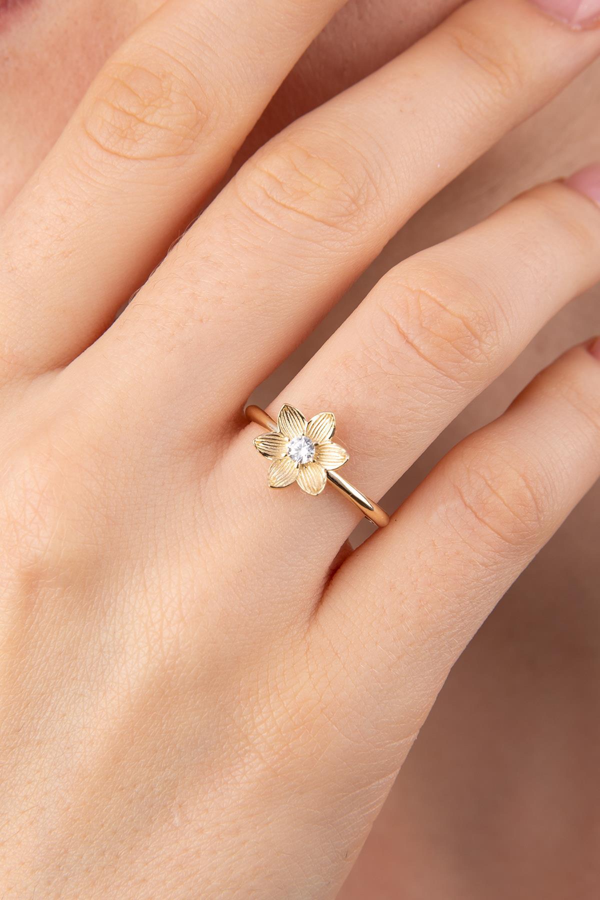 14 Ayar Altın Taşlı Manolya Yüzük - Fiyonk Kuyumculuk (1)