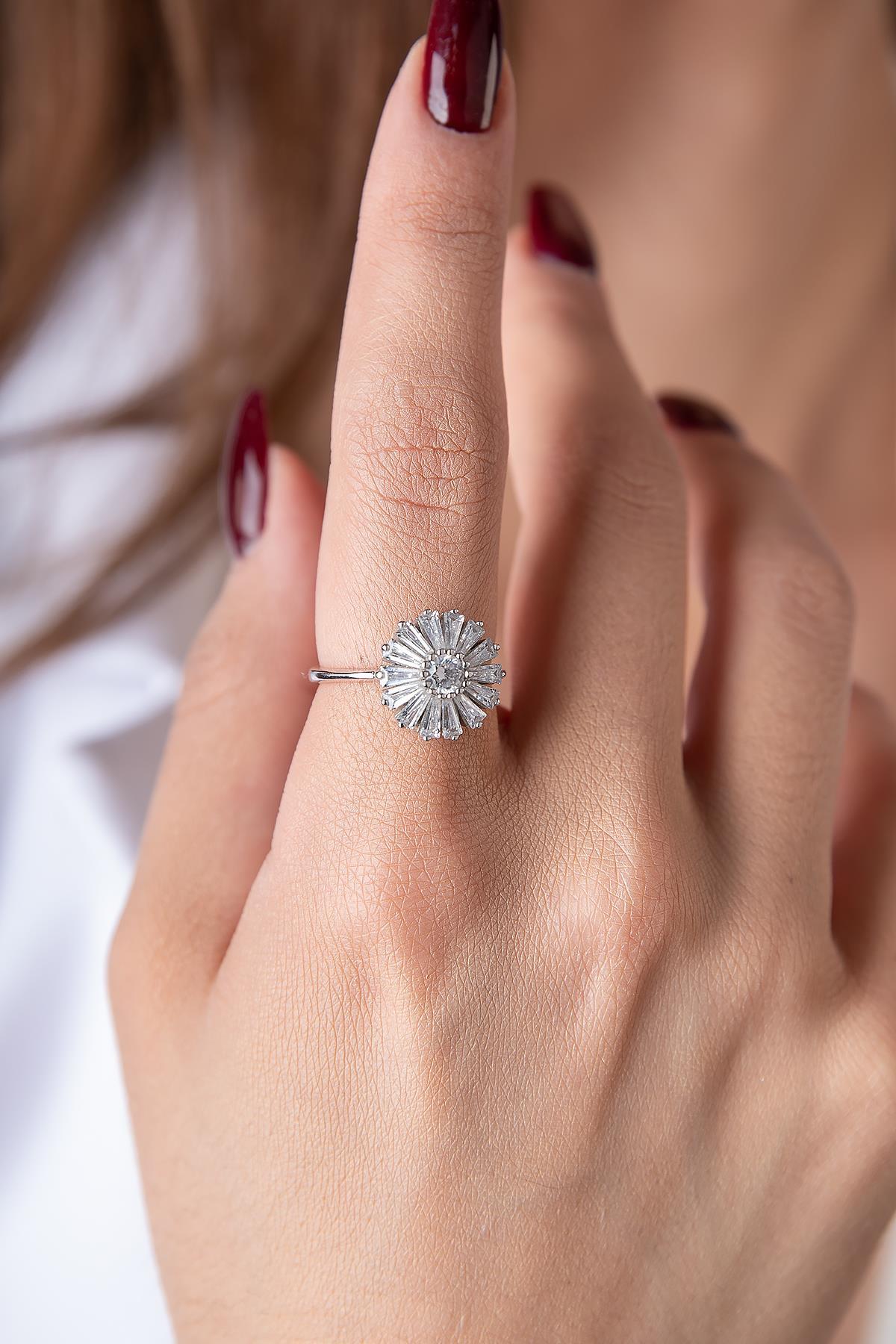 14 Ayar Altın Taşlı Papatya Motifli Yüzük - Fiyonk Kuyumculuk (1)