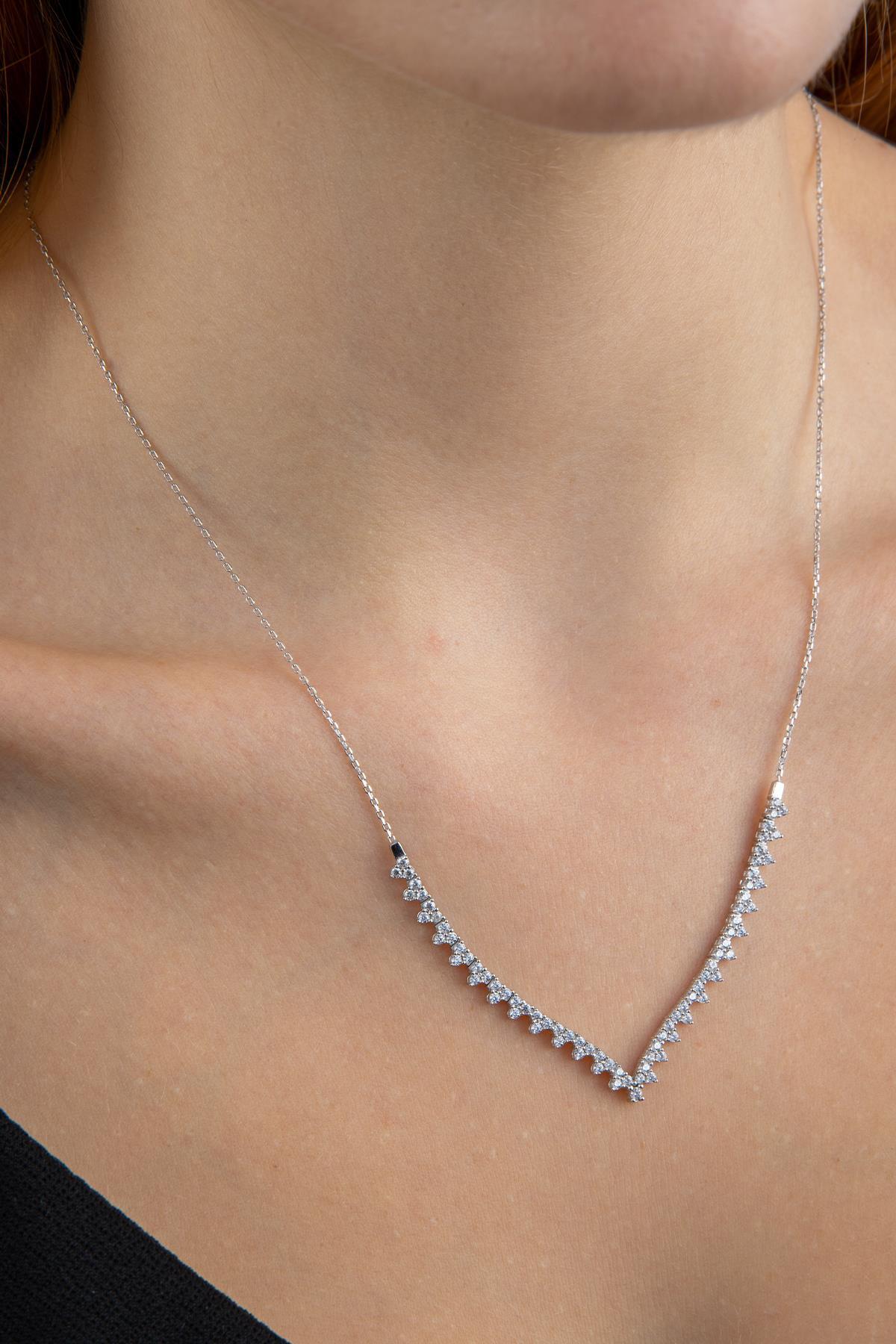 14 Ayar Altın Taşlı Piramit Desenli Kolye - Fiyonk Kuyumculuk