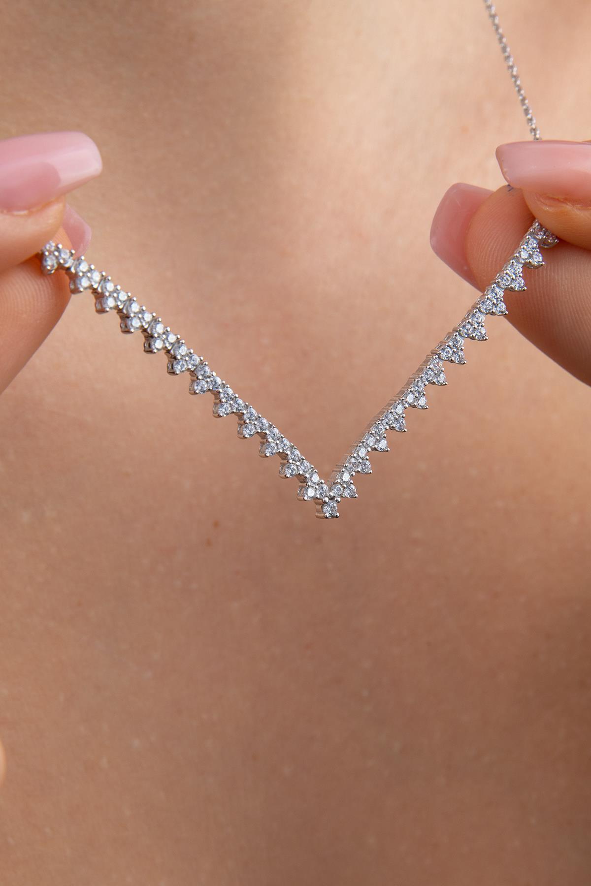 14 Ayar Altın Taşlı Piramit Desenli Kolye - Fiyonk Kuyumculuk (1)