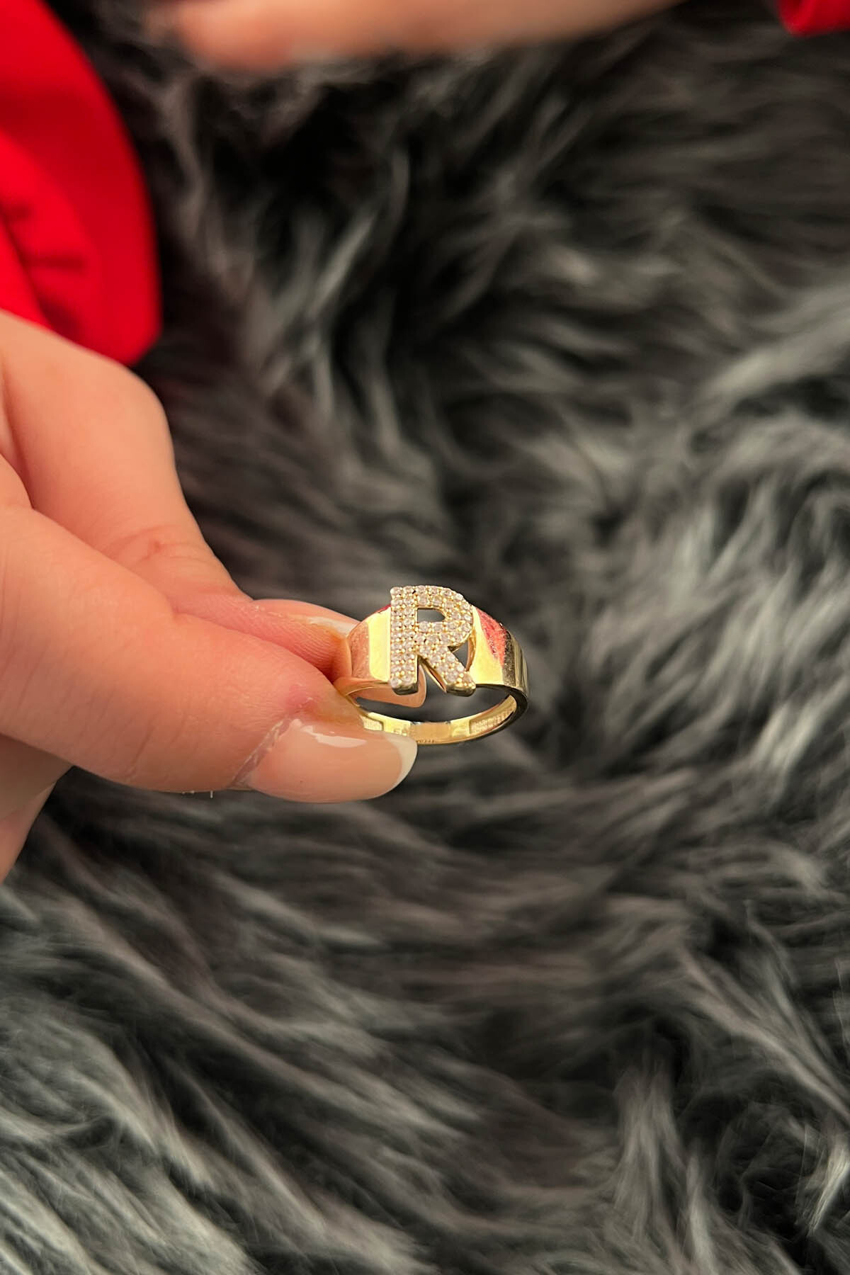 14 Ayar Altın Taşlı R Harfli Yüzük - Fiyonk Kuyumculuk (1)