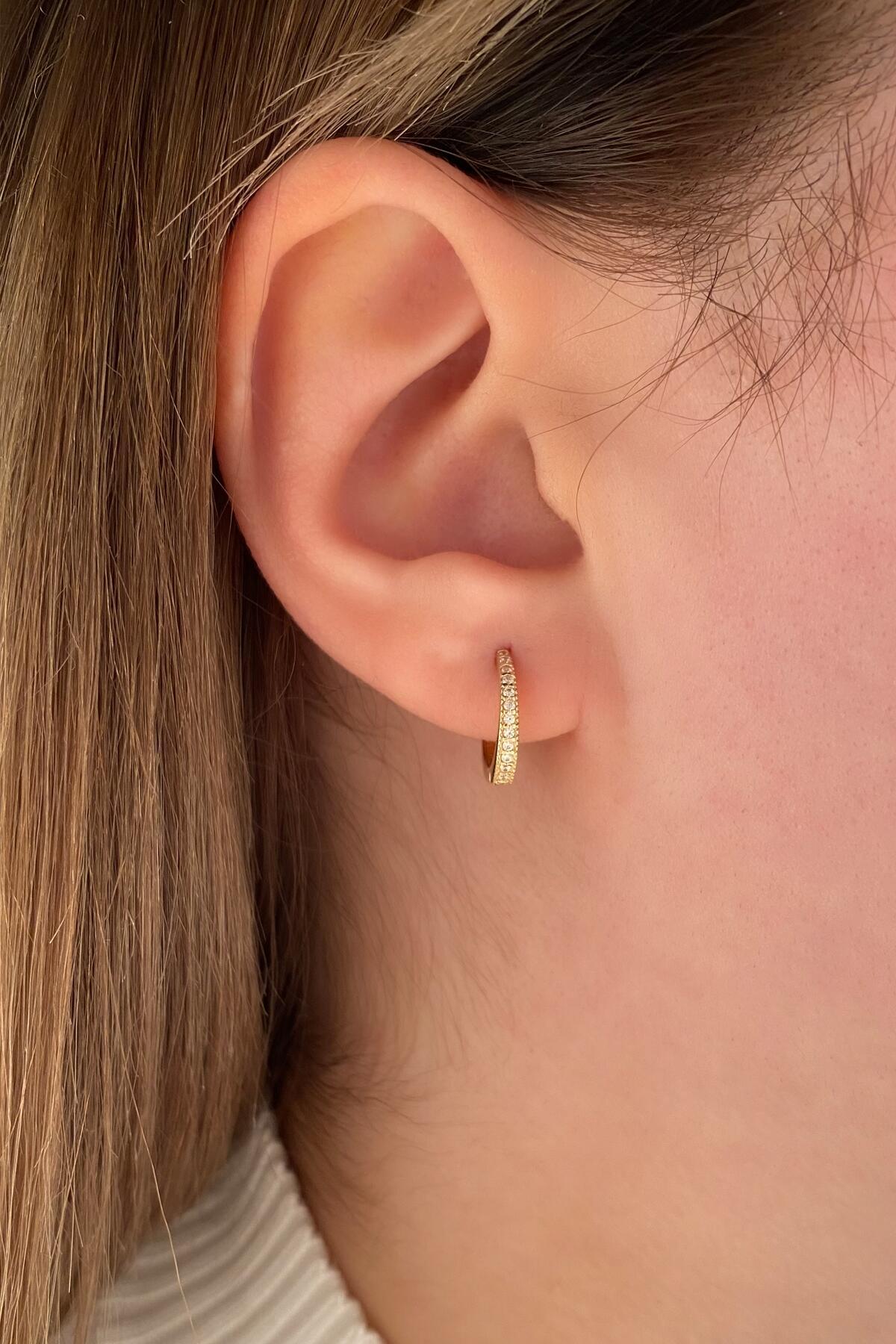 14 Ayar Altın Taşlı Süzme Halka Küpe - Fiyonk Kuyumculuk (1)