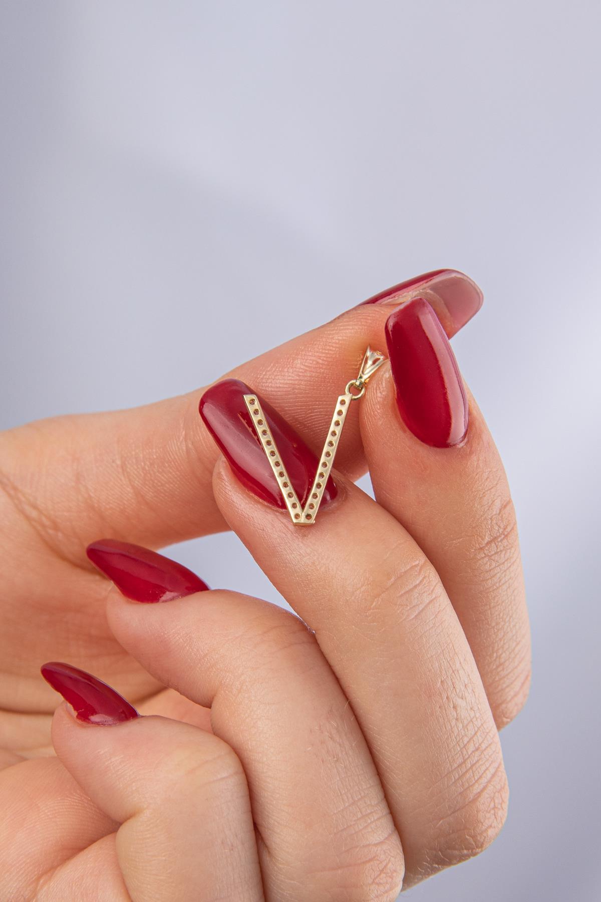 14 Ayar Altın Taşlı V Harf Kolye Ucu - Fiyonk Kuyumculuk (1)