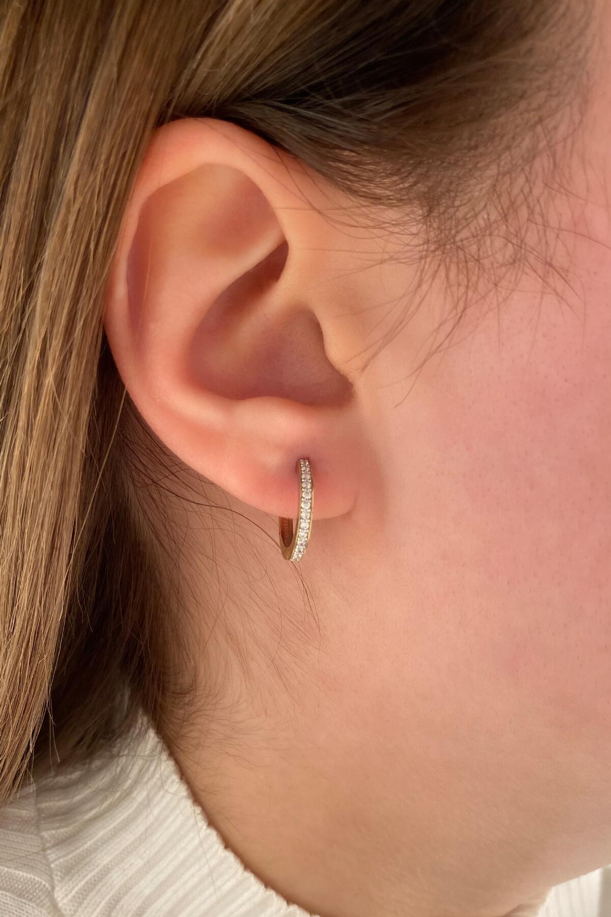 14 Ayar Altın Taşlı Yarımtur Halka Küpe - Fiyonk Kuyumculuk (1)