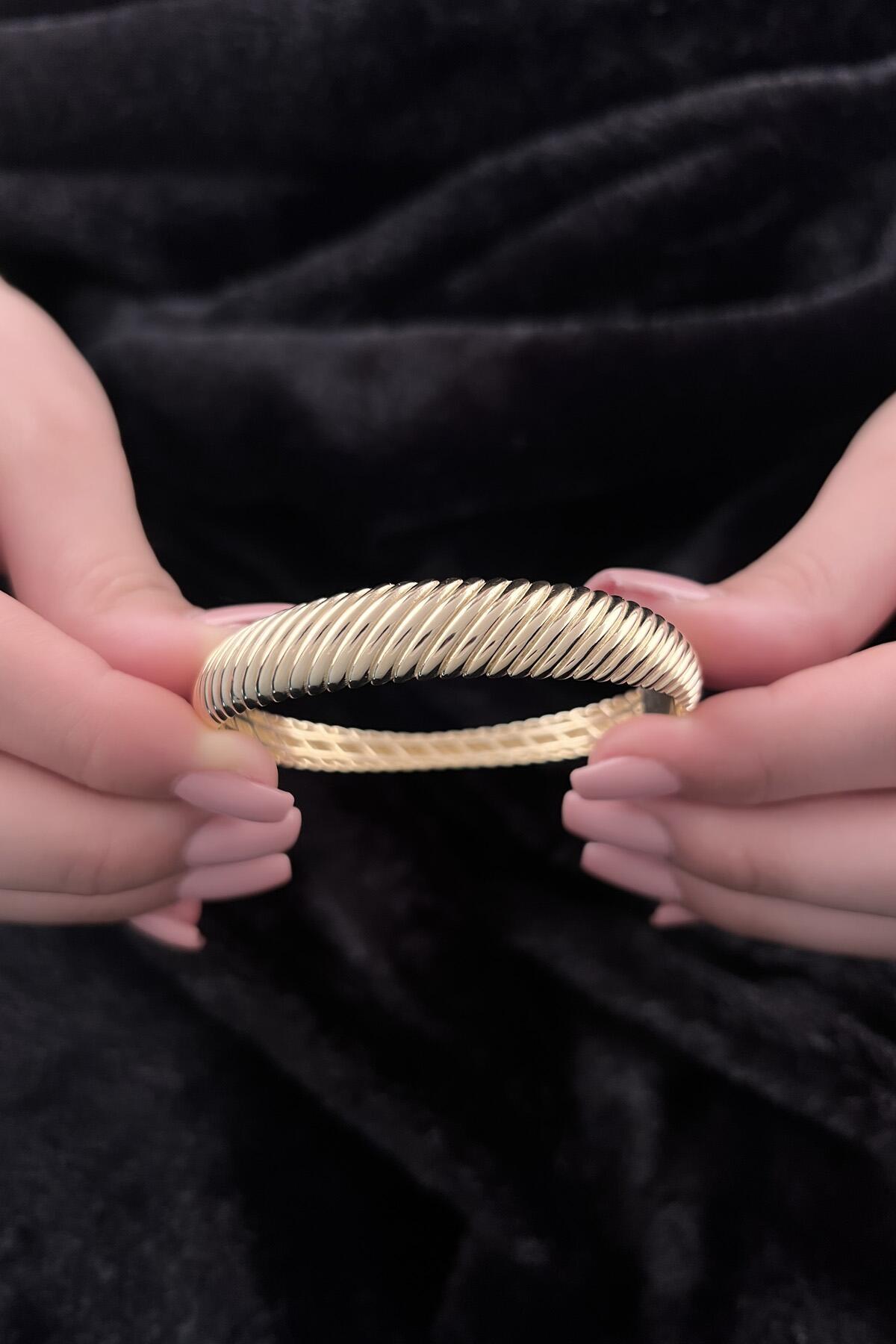 14 Ayar Altın Taşsız İstirdye Desenli Kelepçe - Fiyonk Kuyumculuk (1)