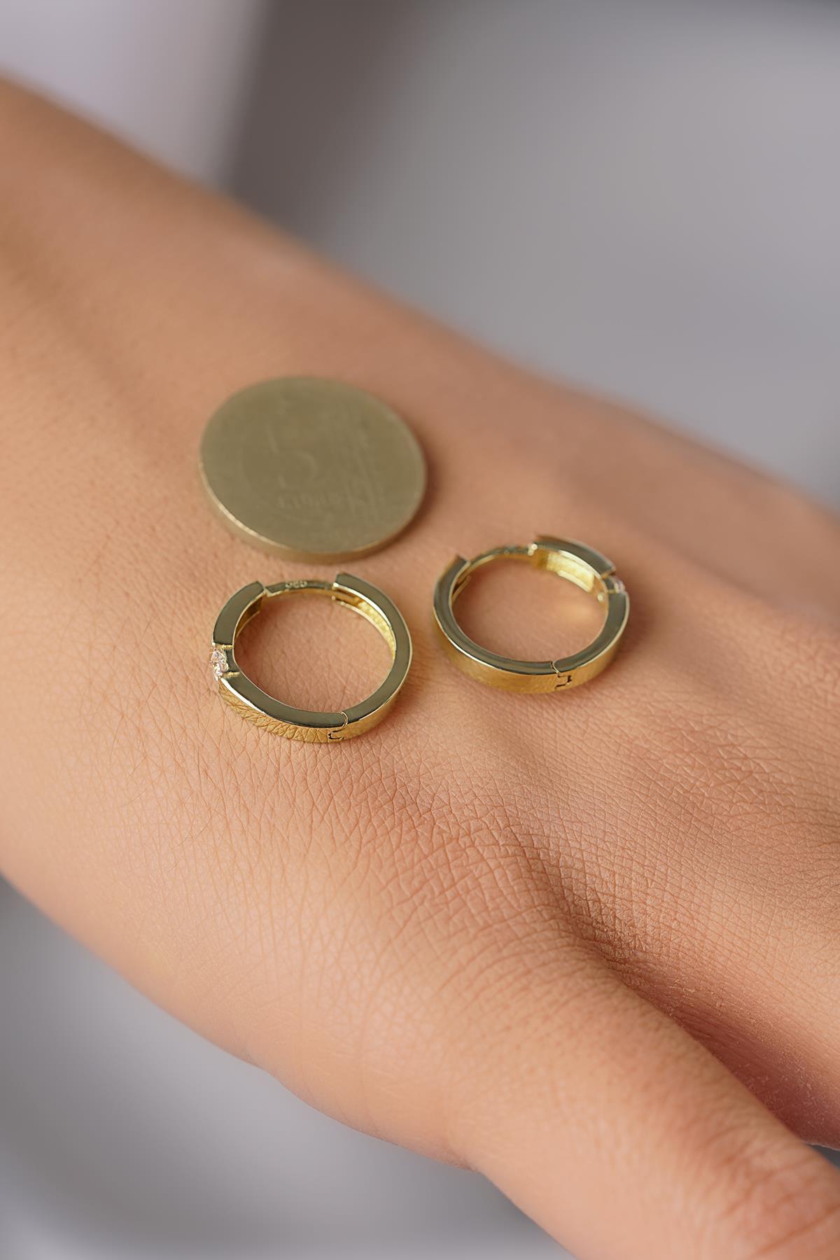 14 Ayar Altın Tektaş Detaylı Halka Küpe - Fiyonk Kuyumculuk (1)