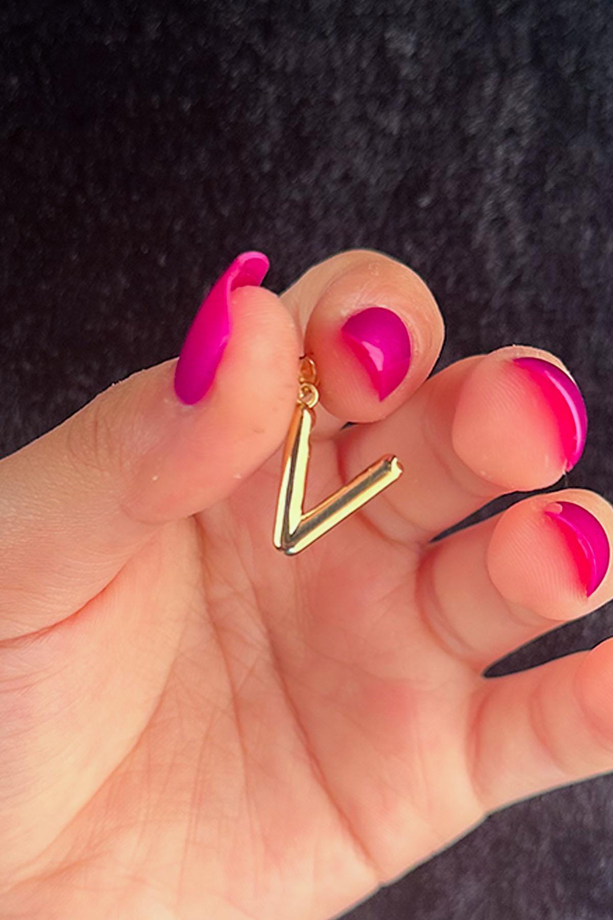 14 Ayar Altın V Harf Kolye Ucu - Fiyonk Kuyumculuk