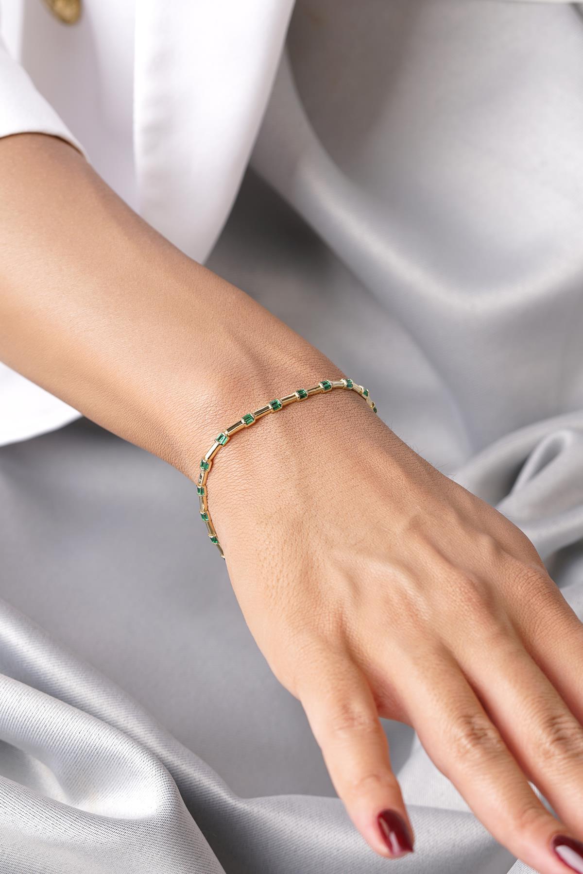 14 Ayar Altın Zümrüt Taşlı Modern Bileklik - Fiyonk Kuyumculuk (1)