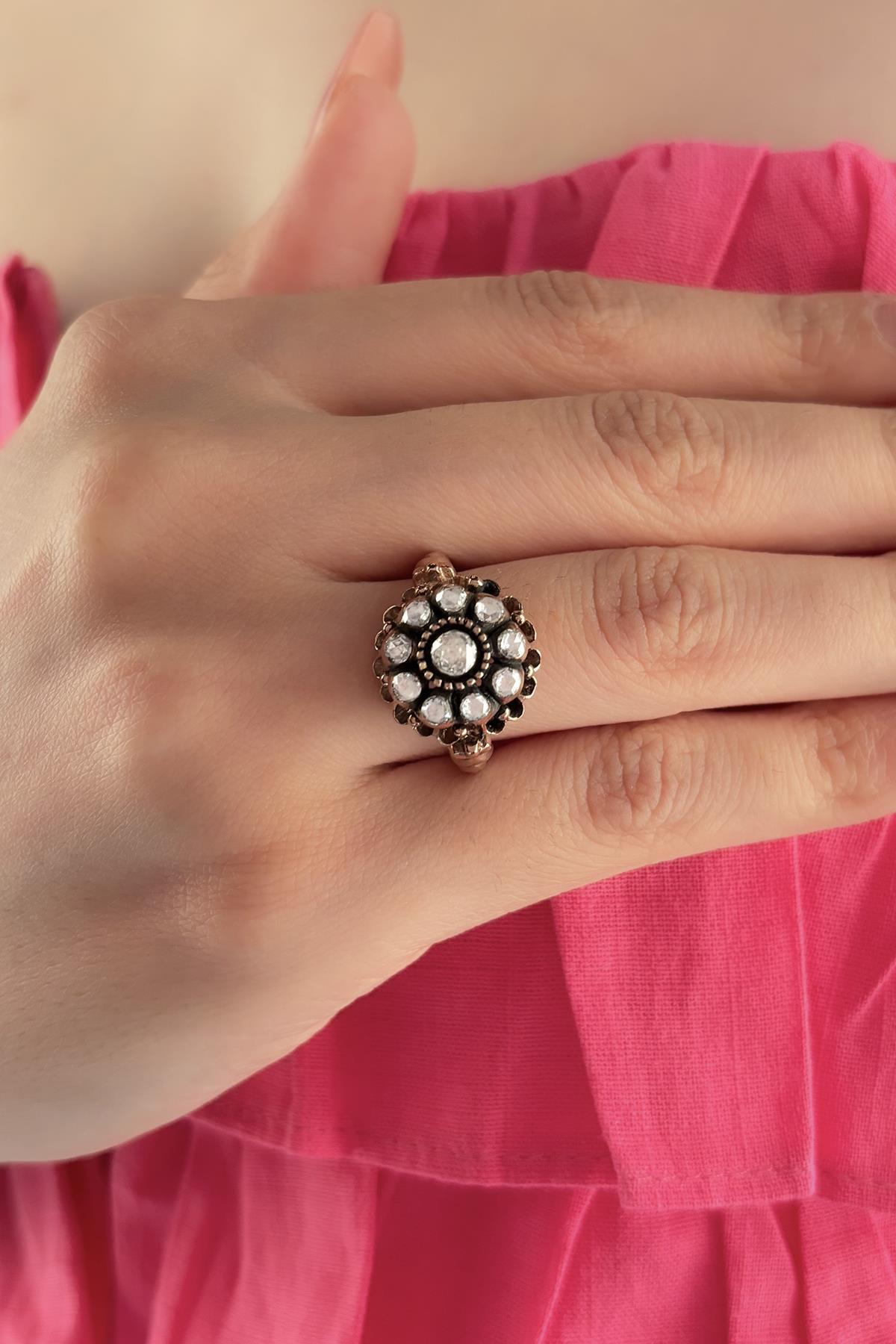 8 Ayar Altın Papatya Modeli Elmas Yüzük - Fiyonk Kuyumculuk