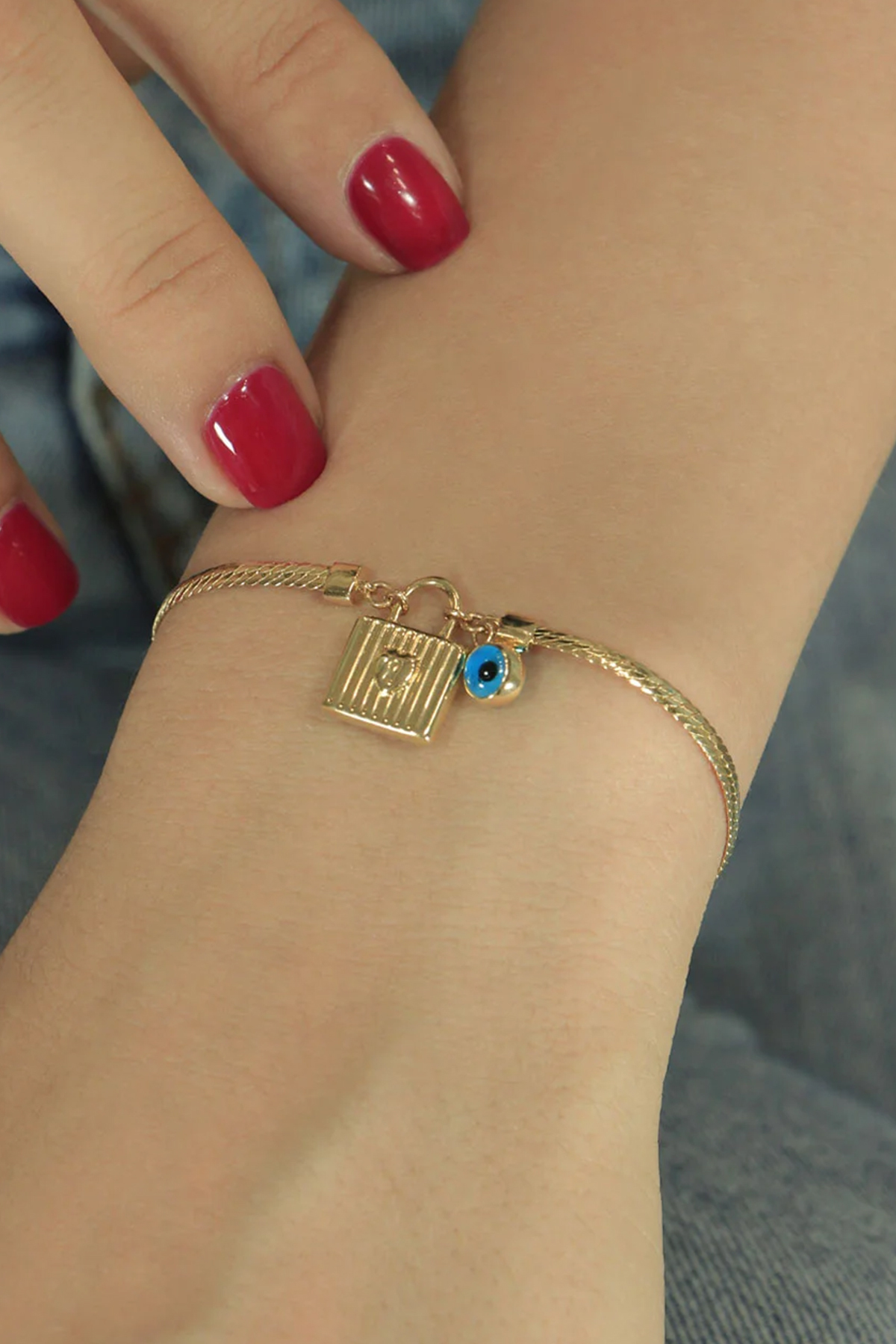 14 Ayar Altın Mini Göz Detaylı Kilit Uçlu Balık Sırtı Bileklik - Fiyonk Kuyumculuk