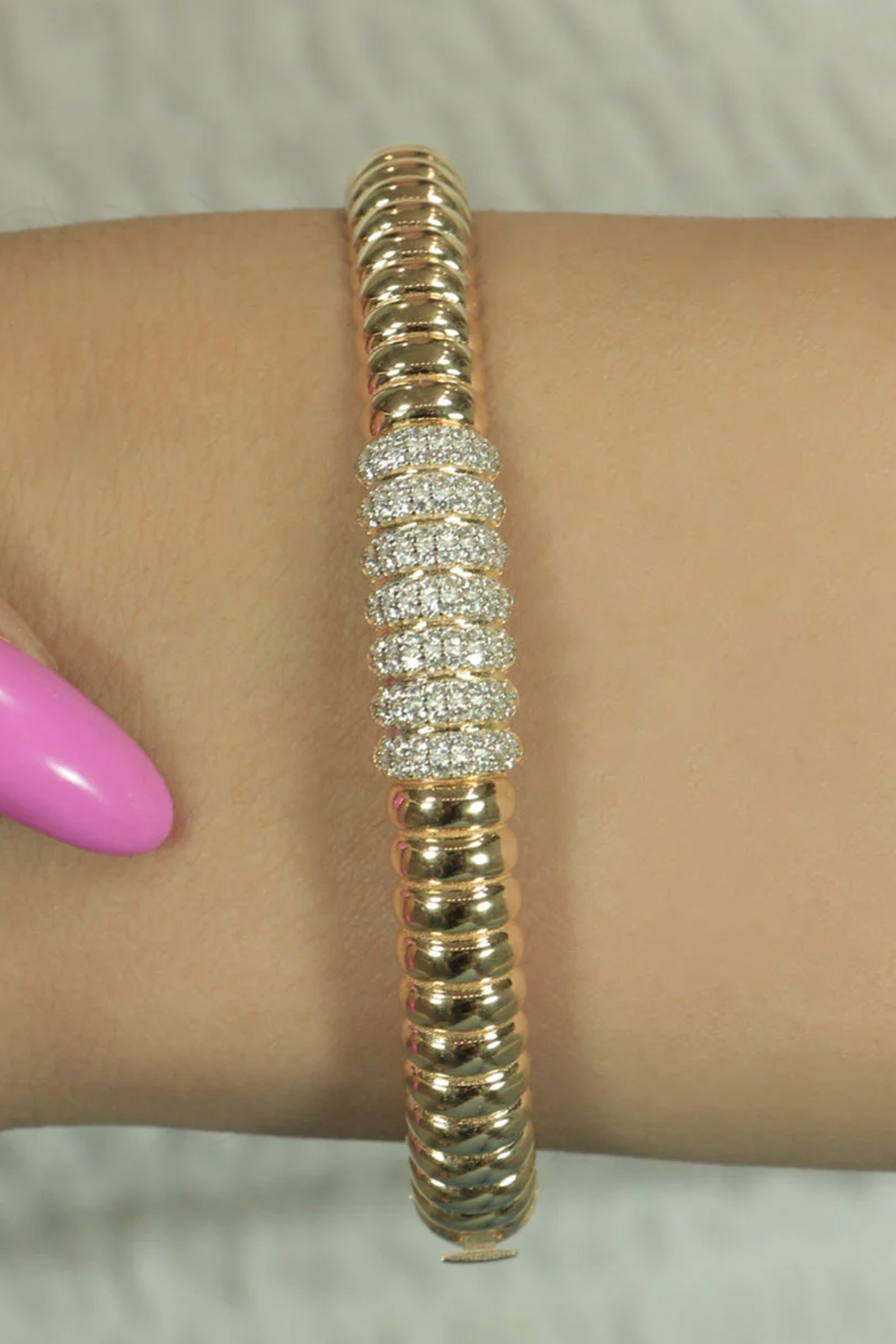 14 Ayar Altın Taşlı Akordiyon Kelepçe - Fiyonk Kuyumculuk (1)