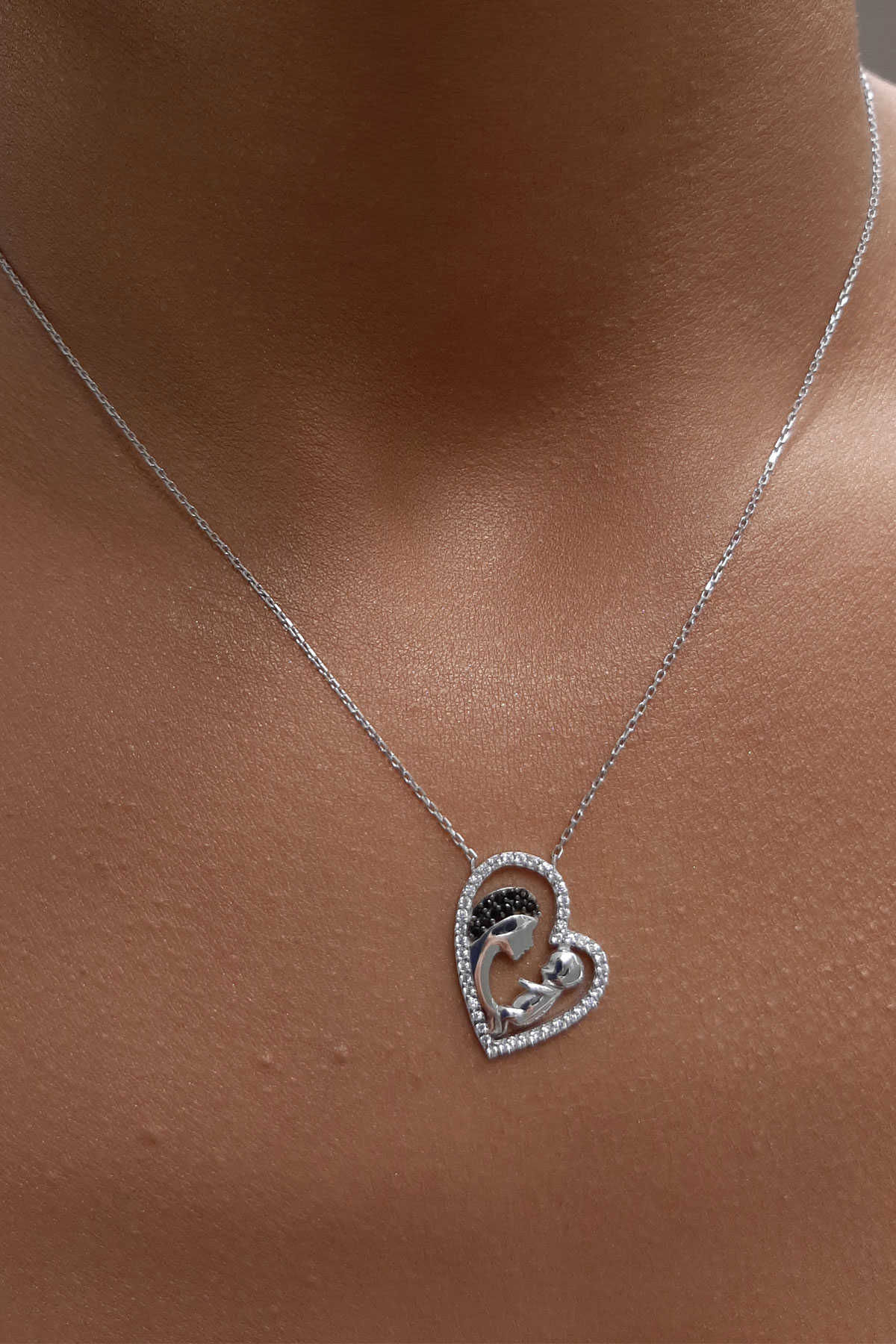 14 Ayar Altın Anne Bebek Figürlü Kalpli Kolye - Fiyonk Kuyumculuk