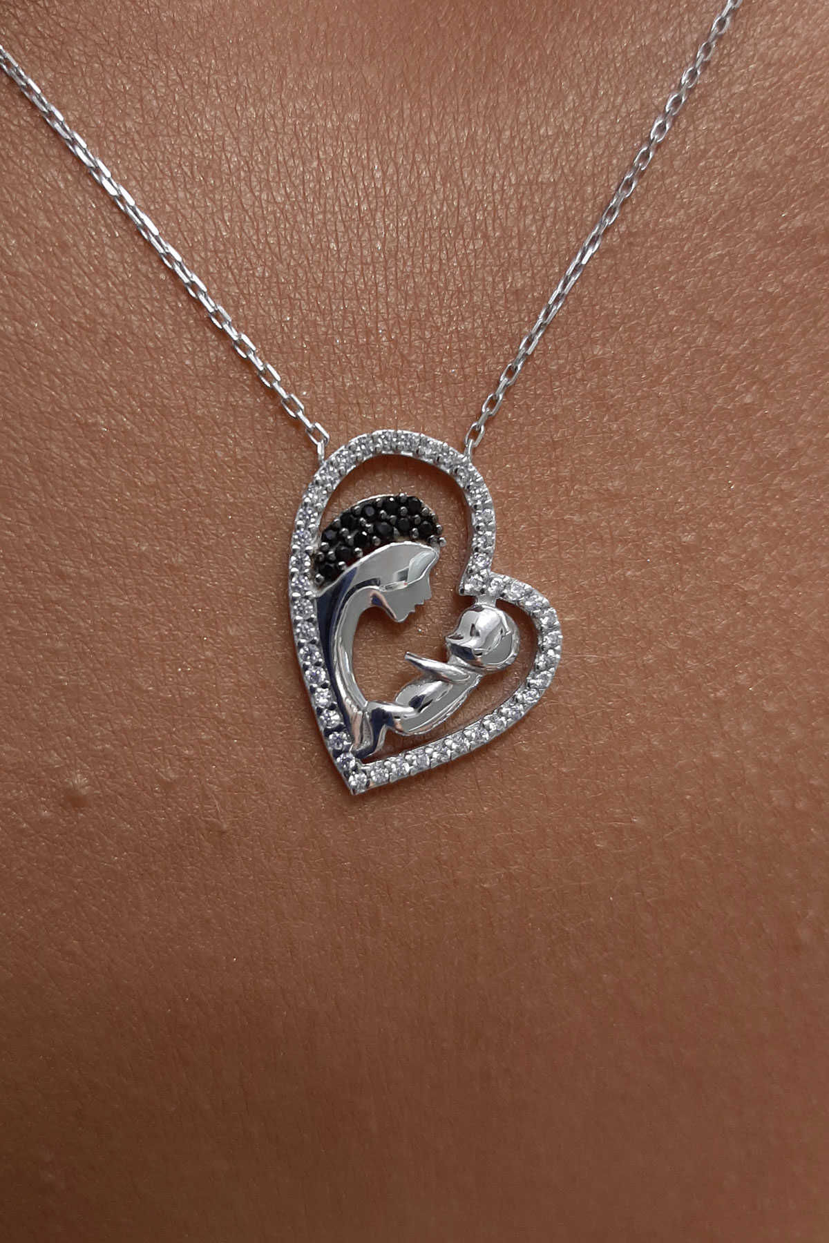 14 Ayar Altın Anne Bebek Figürlü Kalpli Kolye - Fiyonk Kuyumculuk (1)