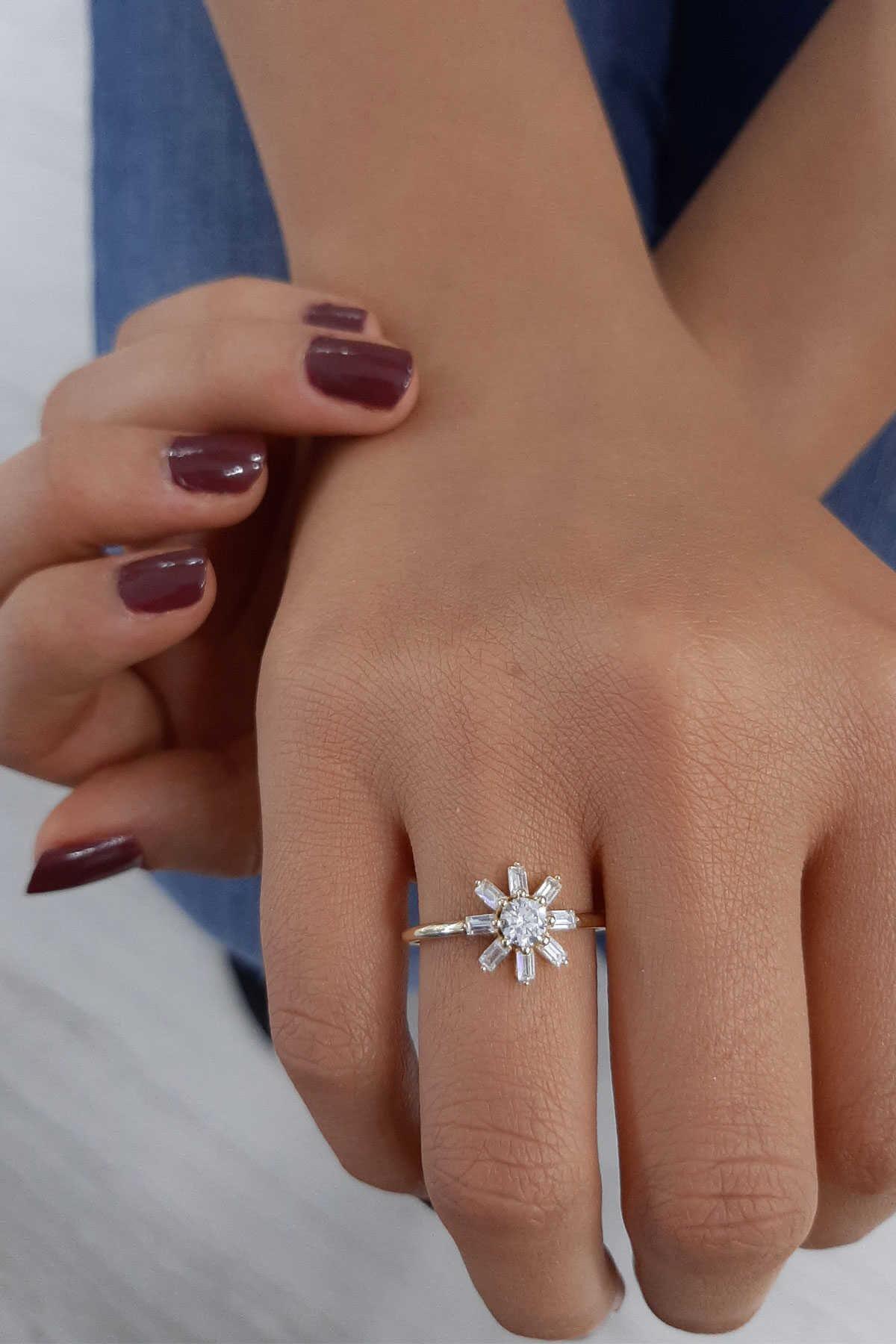 14 Ayar Altın Baget Çiçek Yüzük - Fiyonk Kuyumculuk