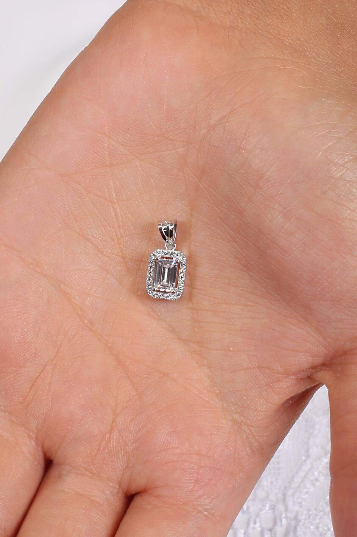 14 Ayar Altın Baget Taş Kolye Ucu