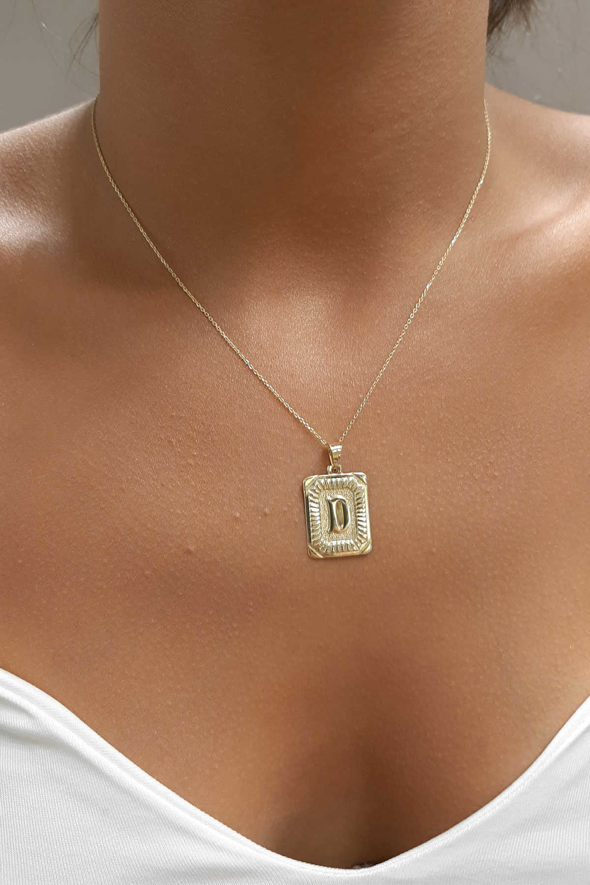 14 Ayar Altın Dikdörtgen Harf Kolye - Fiyonk Kuyumculuk