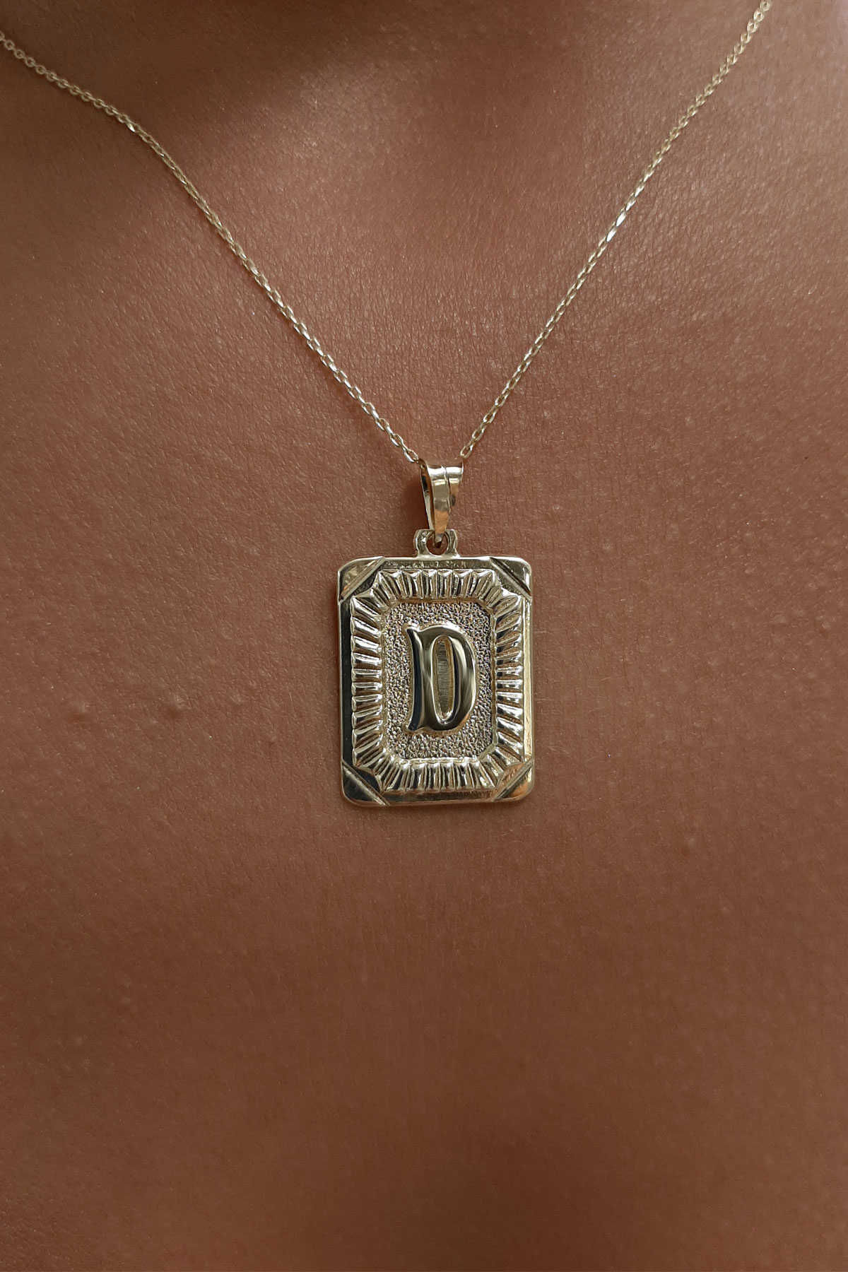 14 Ayar Altın Dikdörtgen Harf Kolye - Fiyonk Kuyumculuk (1)