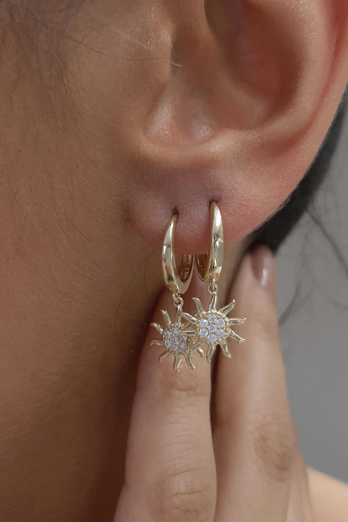 14 Ayar Altın Güneş Obje Sallantılı Küpe - Fiyonk Kuyumculuk (1)