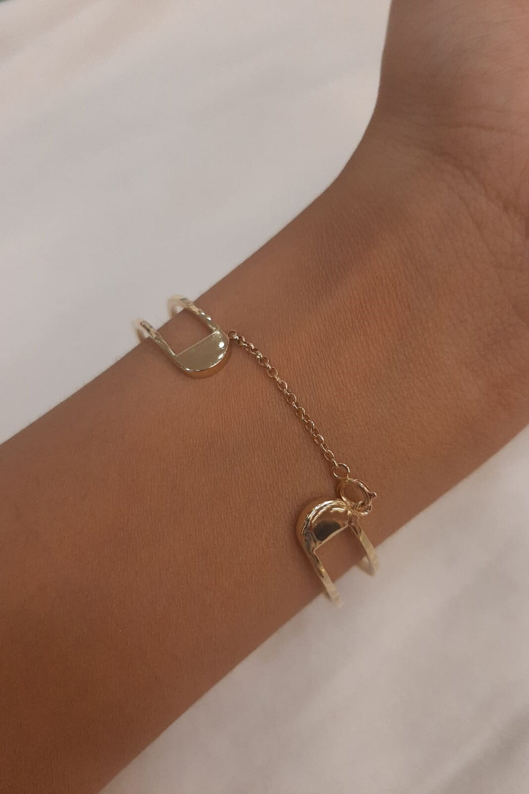 14 Ayar Altın Pırlanta Taşlı İsimli Kelepçe Bileklik - Fiyonk Kuyumculuk (1)