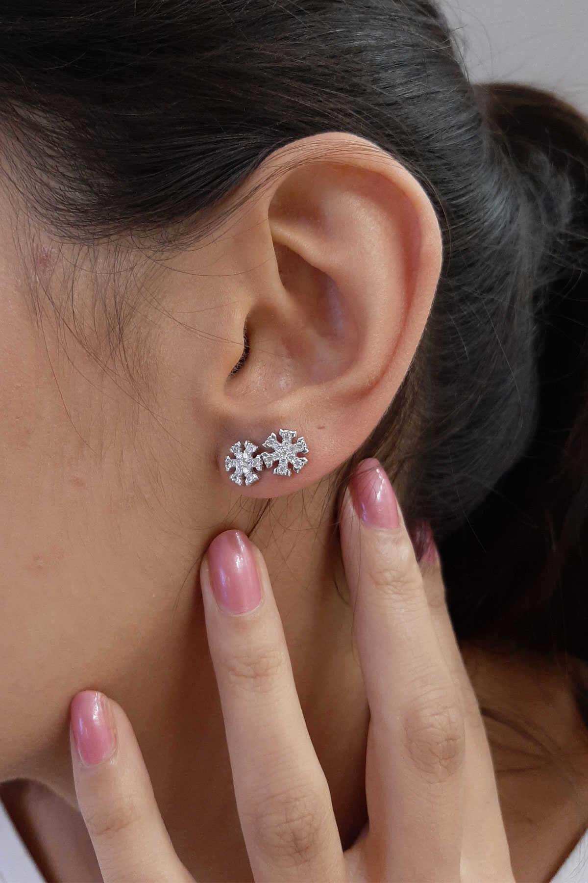 14 Ayar Altın Taşlı Kar Tanesi Küpe - Fiyonk Kuyumculuk (1)