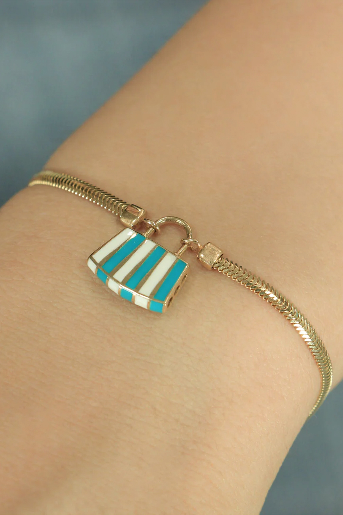 14 Ayar Altın Turkuaz Mini Çanta Detaylı Balıksırtı Bileklik - Fiyonk Kuyumculuk (1)