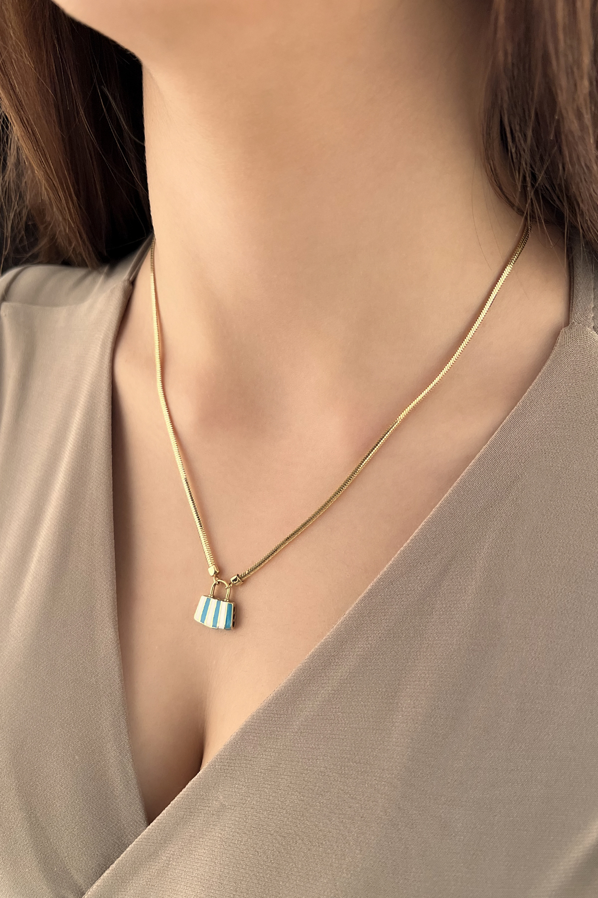 14 Ayar Altın Turkuaz Mini Çanta Detaylı Balık Sırtı Kolye - Fiyonk Kuyumculuk